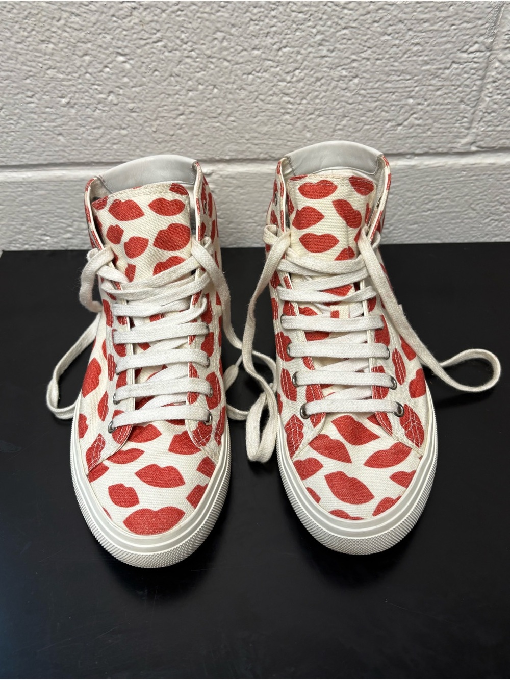 Saint Laurent Malibu Lips High Top Sneakers Red Lip Print Canvas Size 38